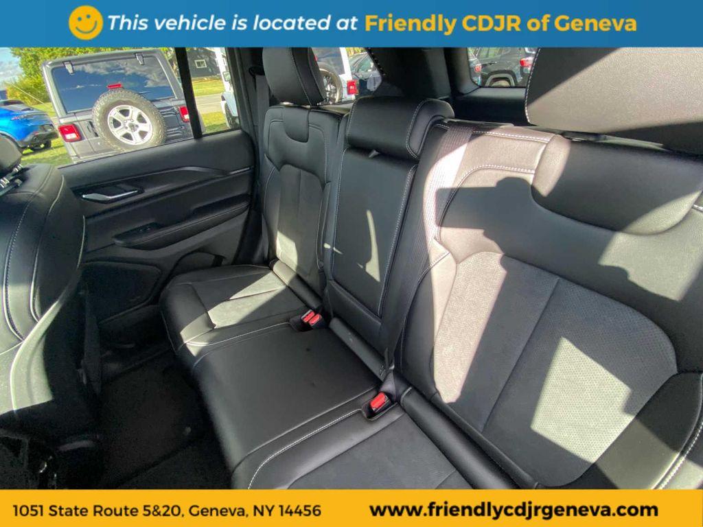 new 2025 Jeep Grand Cherokee car, priced at $45,586