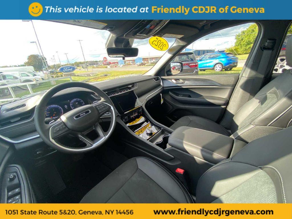 new 2025 Jeep Grand Cherokee car, priced at $45,586