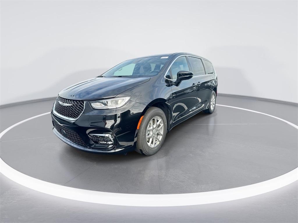 new 2025 Chrysler Pacifica car, priced at $41,752