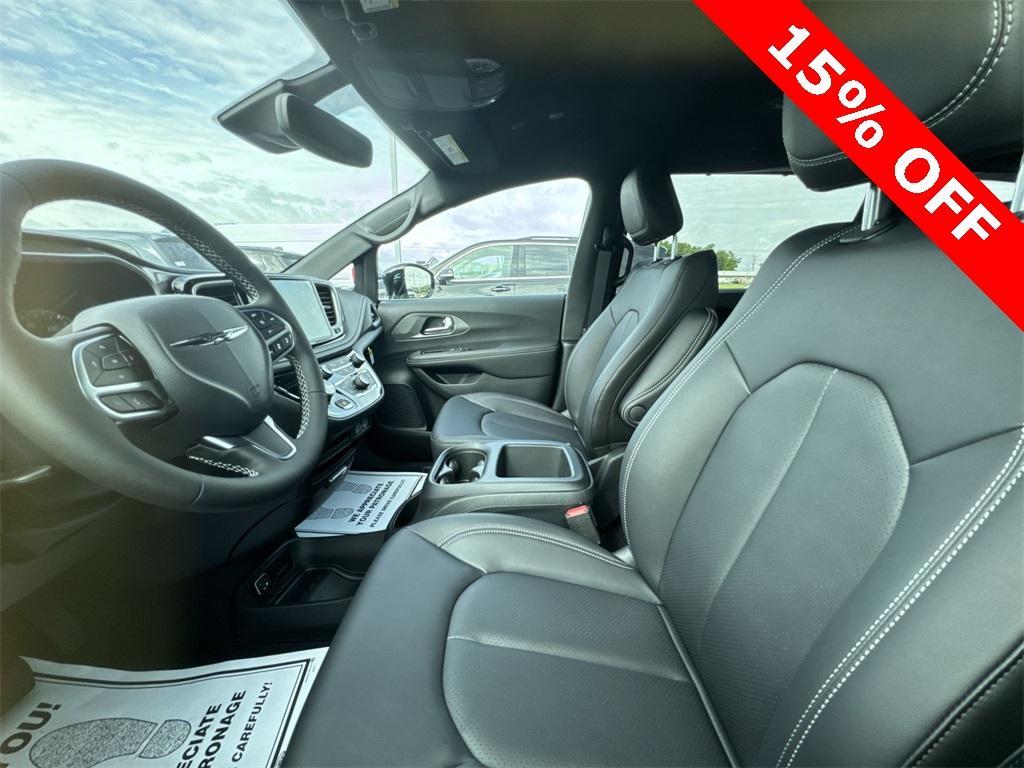 new 2025 Chrysler Pacifica car, priced at $37,778