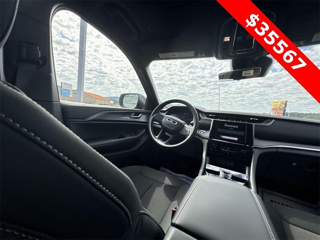 new 2025 Jeep Grand Cherokee car, priced at $35,567
