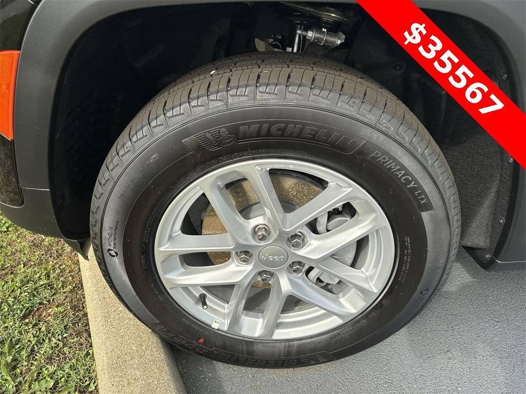 new 2025 Jeep Grand Cherokee car, priced at $35,567
