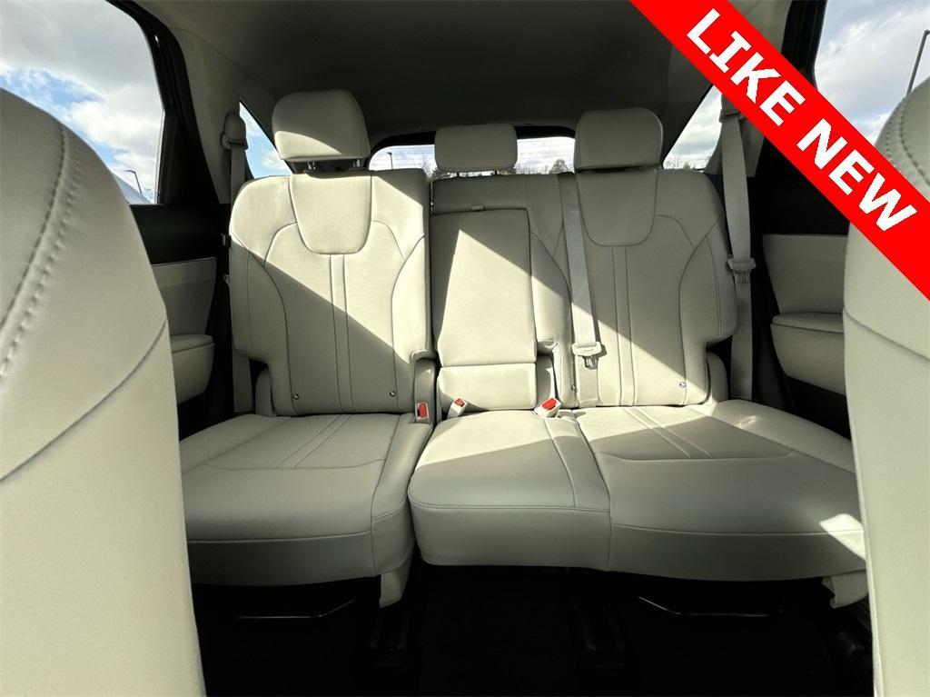 used 2025 Kia Sorento car, priced at $32,788