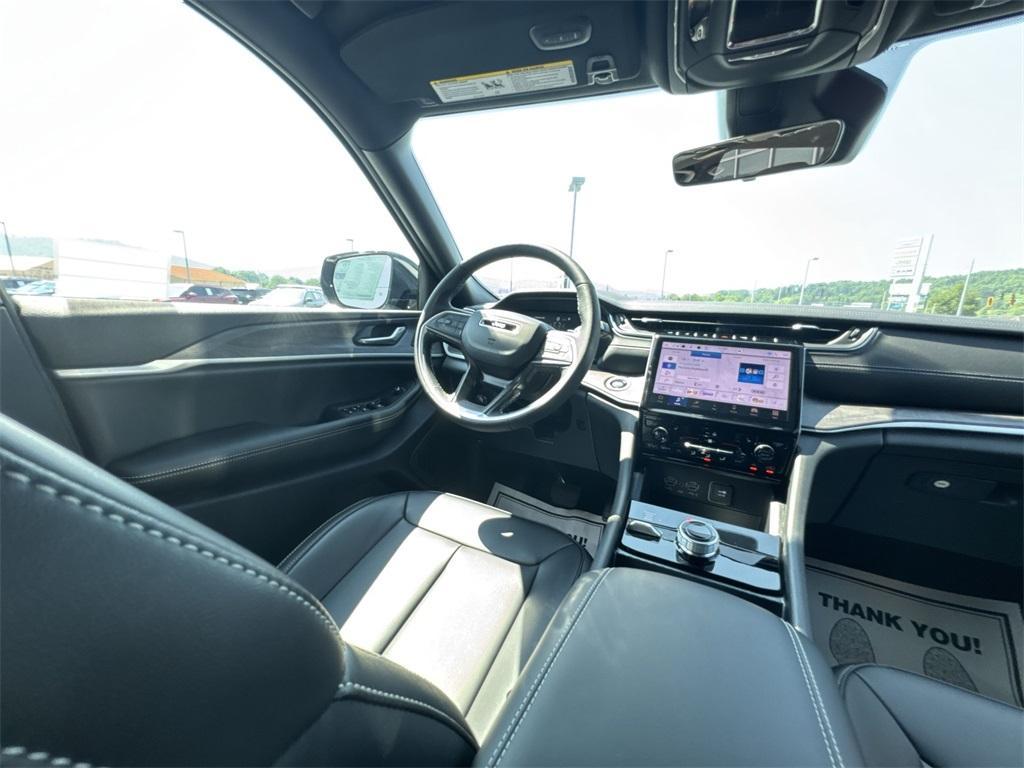 new 2025 Jeep Grand Cherokee L car