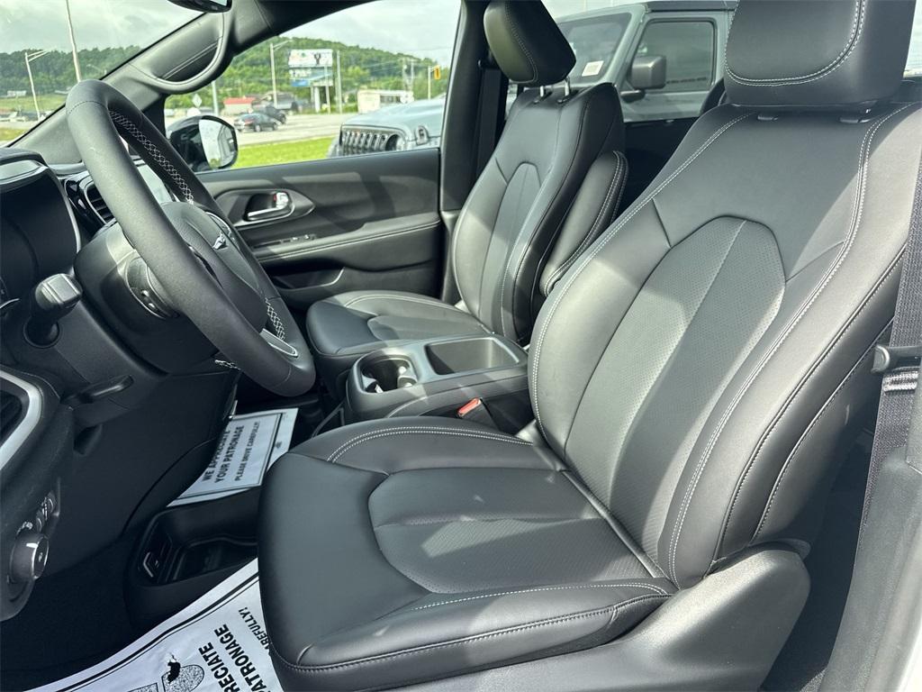 new 2025 Chrysler Pacifica car, priced at $41,752