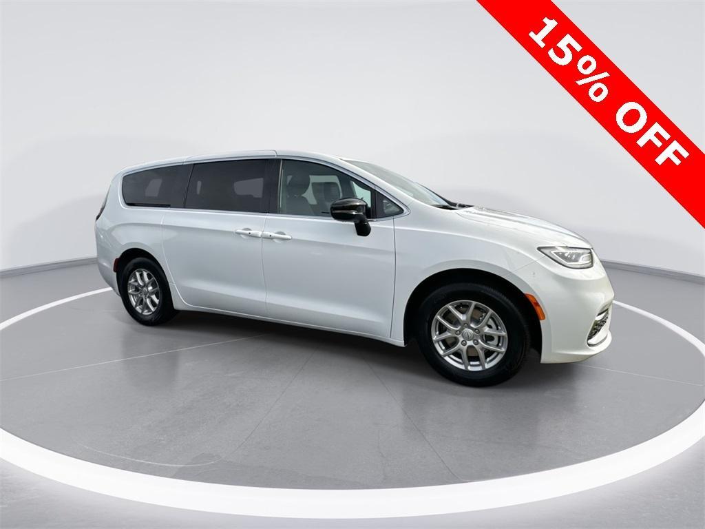 new 2025 Chrysler Pacifica car, priced at $37,778