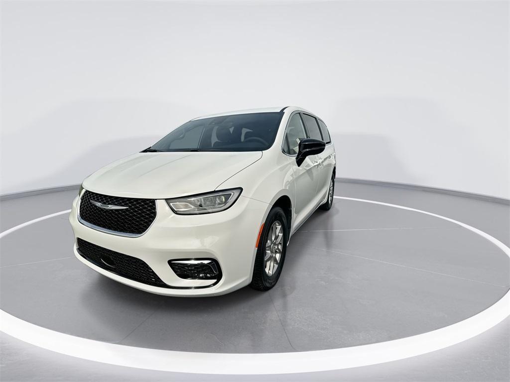 new 2025 Chrysler Pacifica car, priced at $41,752