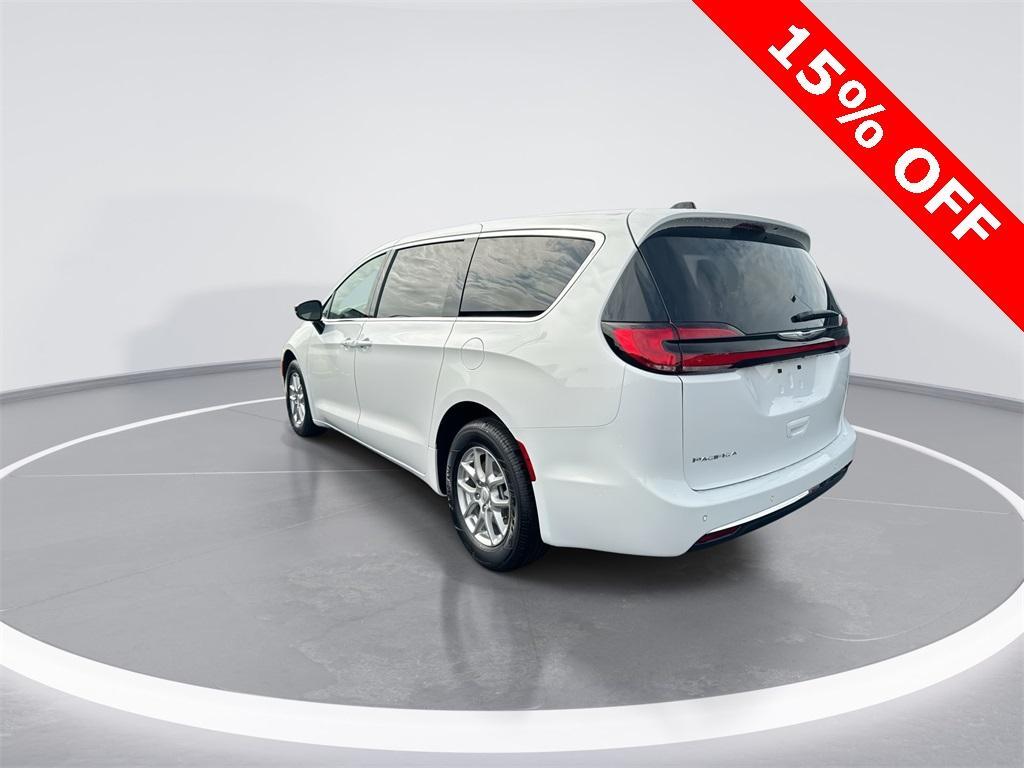 new 2025 Chrysler Pacifica car, priced at $37,778