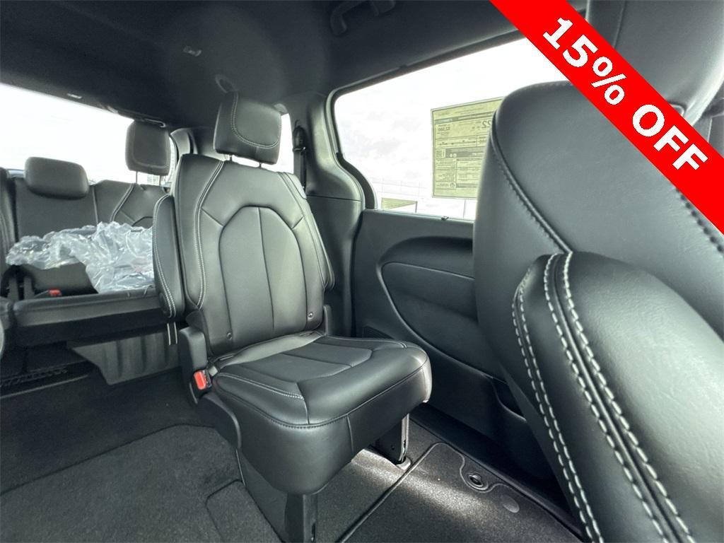 new 2025 Chrysler Pacifica car, priced at $37,778