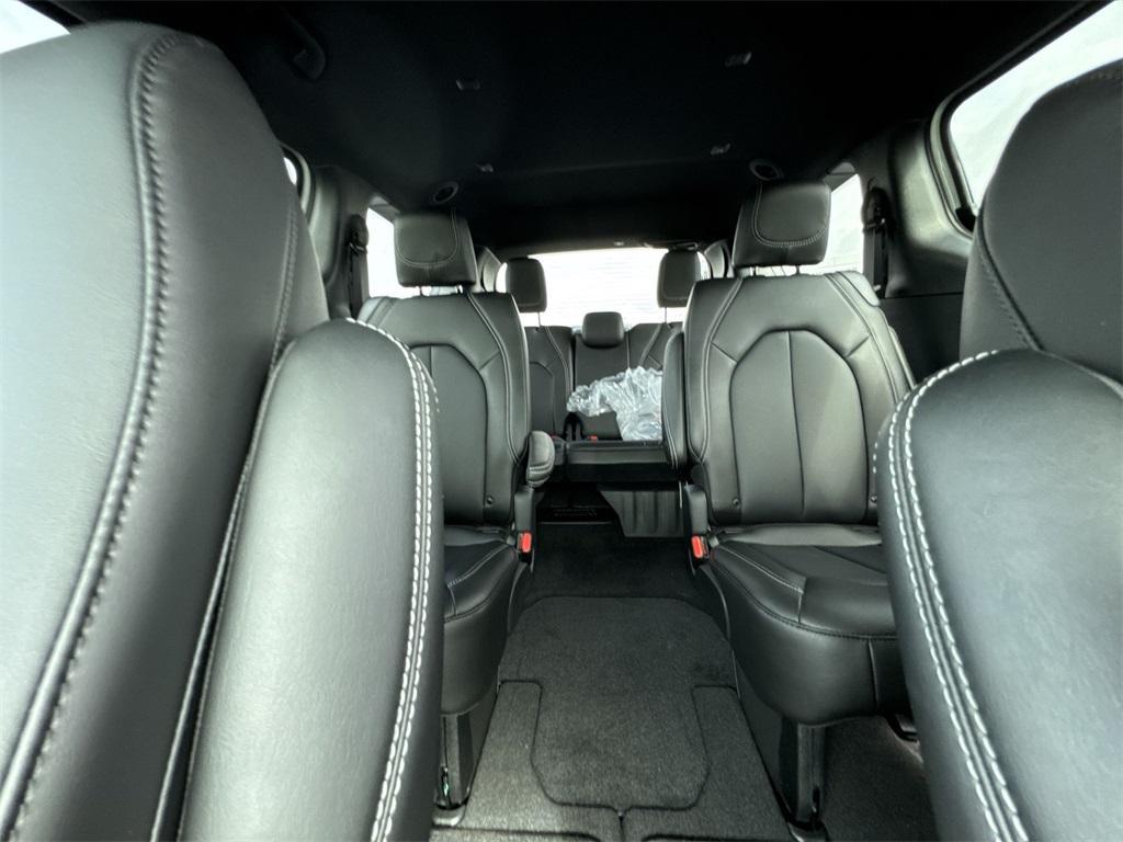 new 2025 Chrysler Pacifica car, priced at $41,752