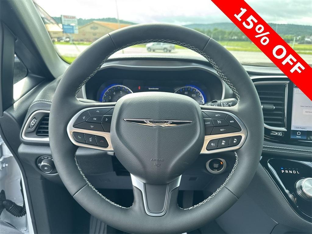 new 2025 Chrysler Pacifica car, priced at $37,778