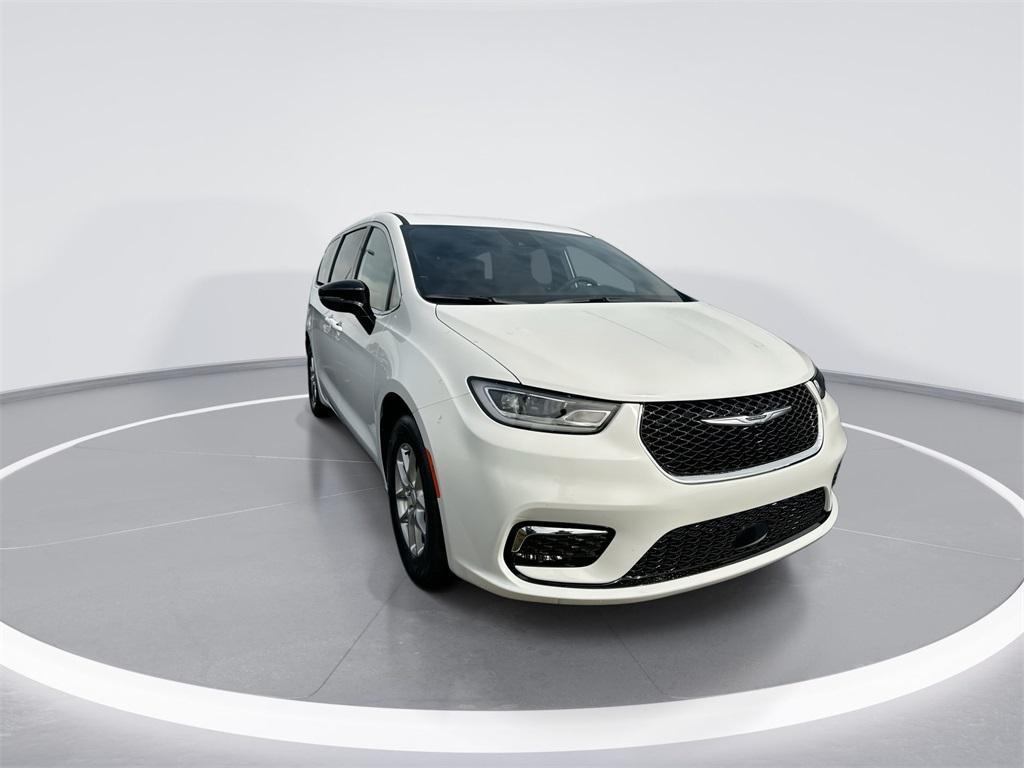 new 2025 Chrysler Pacifica car, priced at $41,752