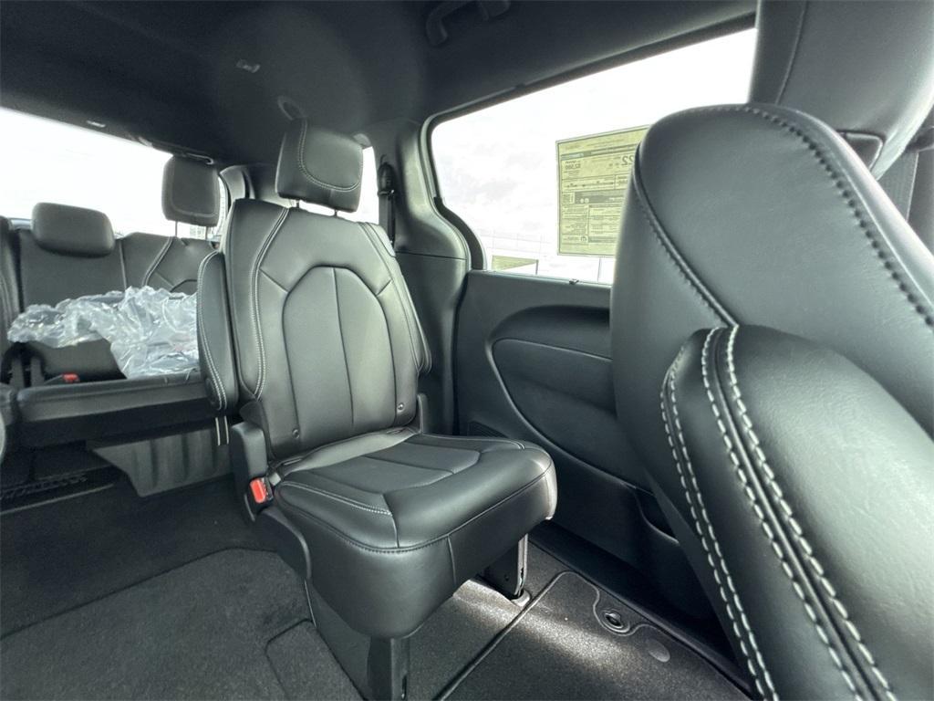 new 2025 Chrysler Pacifica car, priced at $41,752