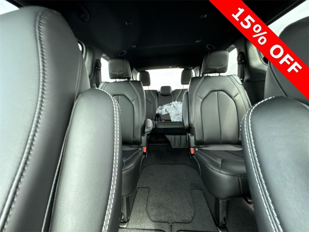 new 2025 Chrysler Pacifica car, priced at $37,778