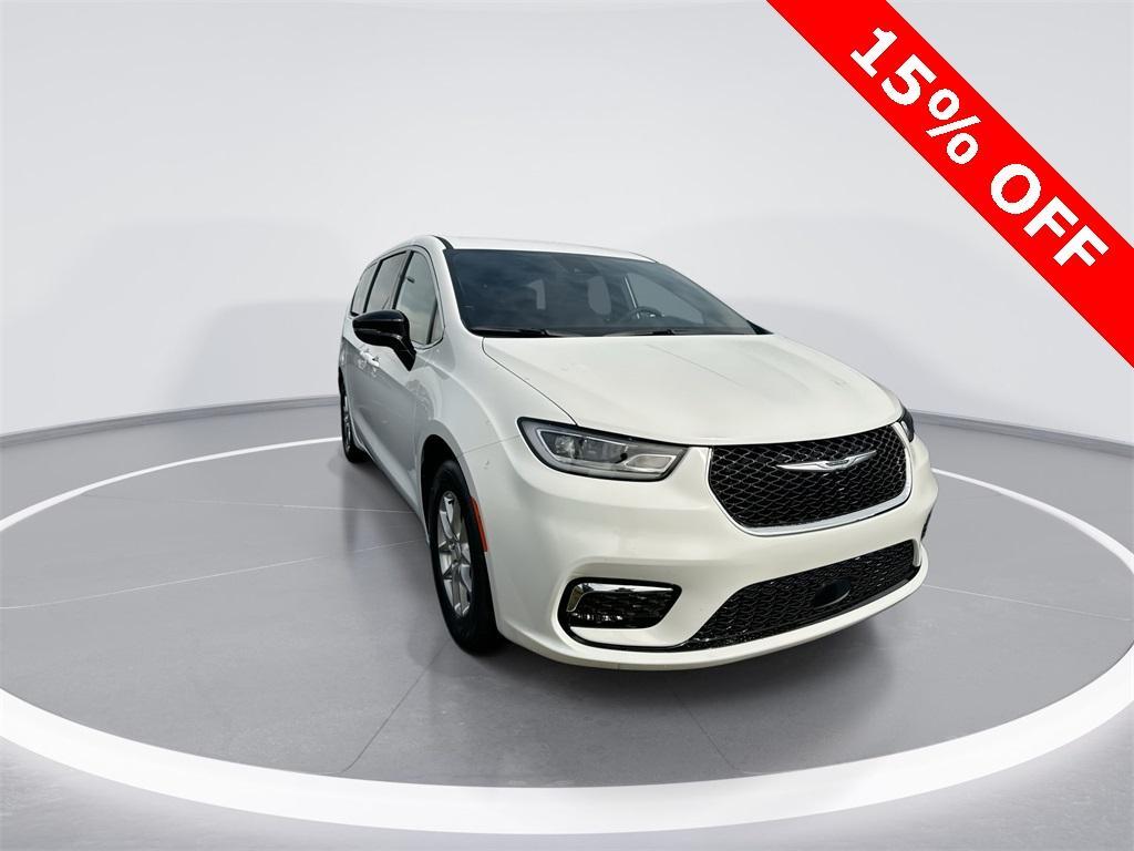 new 2025 Chrysler Pacifica car, priced at $37,778