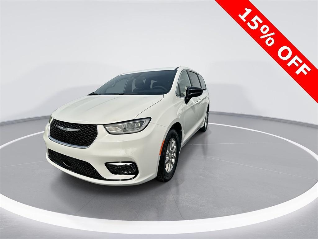 new 2025 Chrysler Pacifica car, priced at $37,778