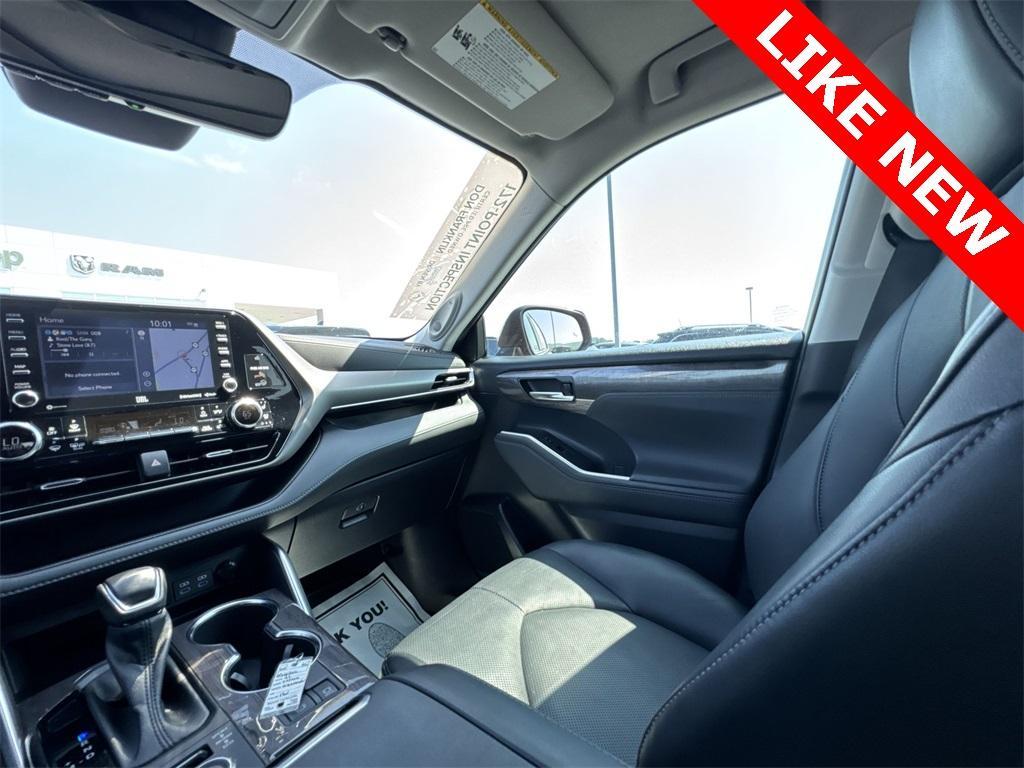 used 2022 Toyota Highlander car, priced at $41,561
