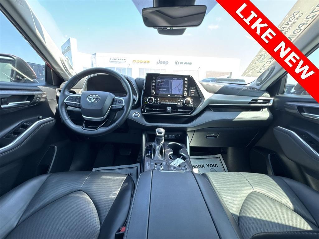 used 2022 Toyota Highlander car, priced at $41,561