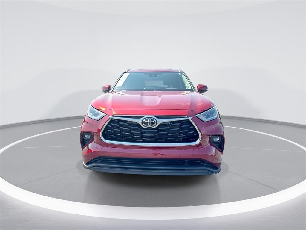 used 2022 Toyota Highlander car, priced at $40,695