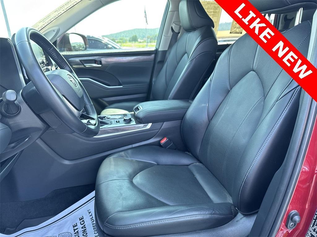 used 2022 Toyota Highlander car, priced at $41,561