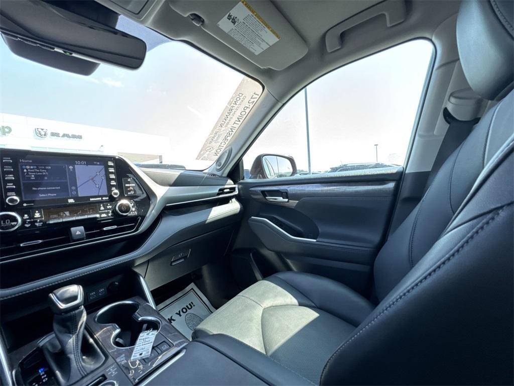 used 2022 Toyota Highlander car, priced at $40,695