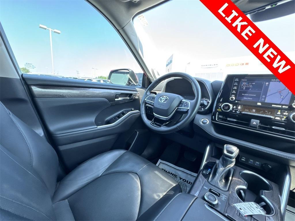 used 2022 Toyota Highlander car, priced at $41,561