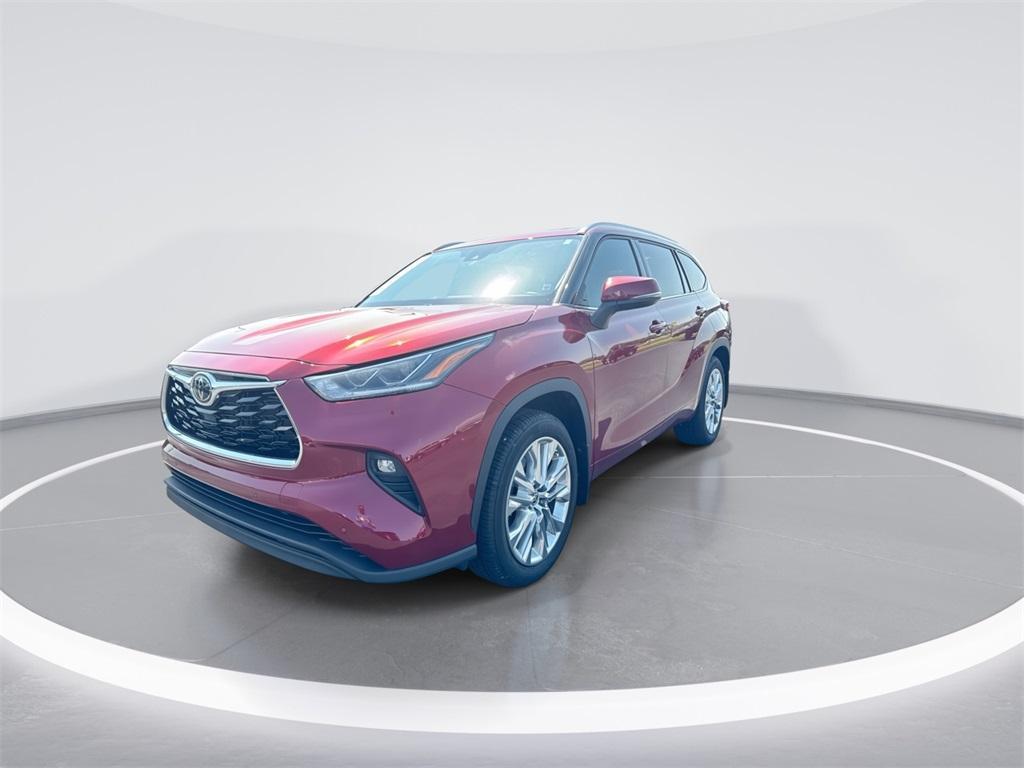 used 2022 Toyota Highlander car, priced at $40,695