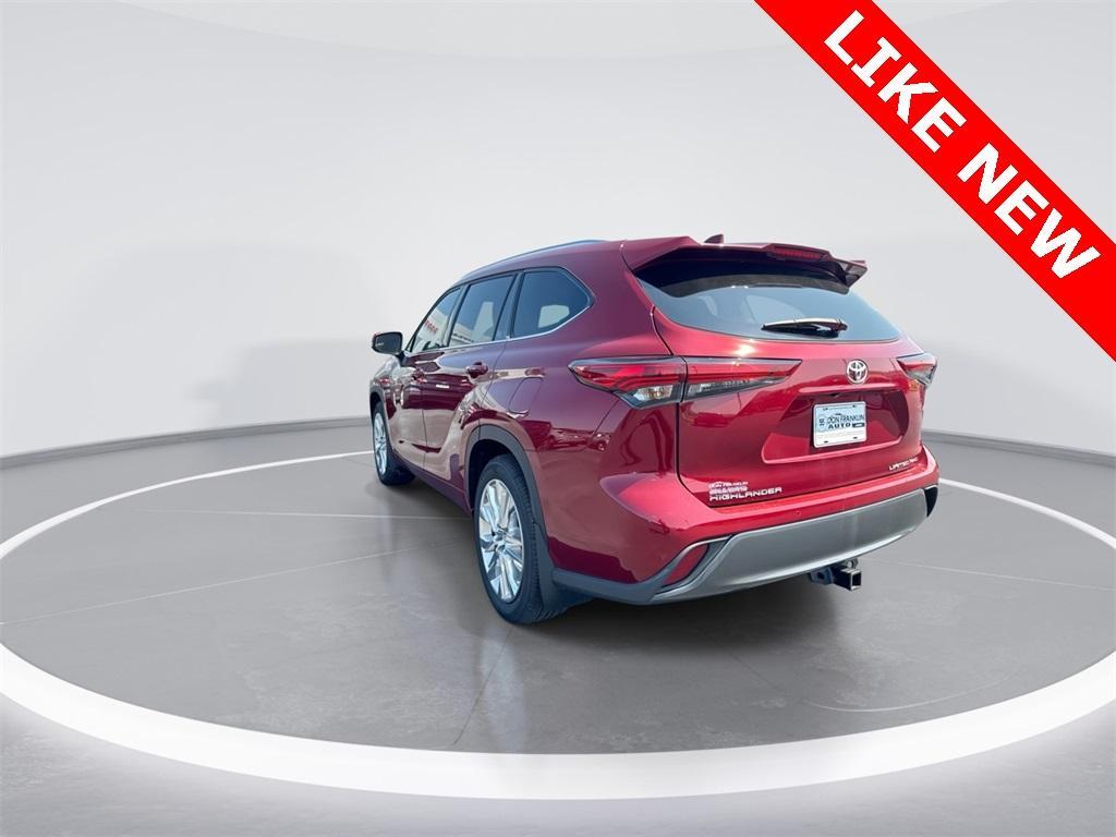 used 2022 Toyota Highlander car, priced at $41,561