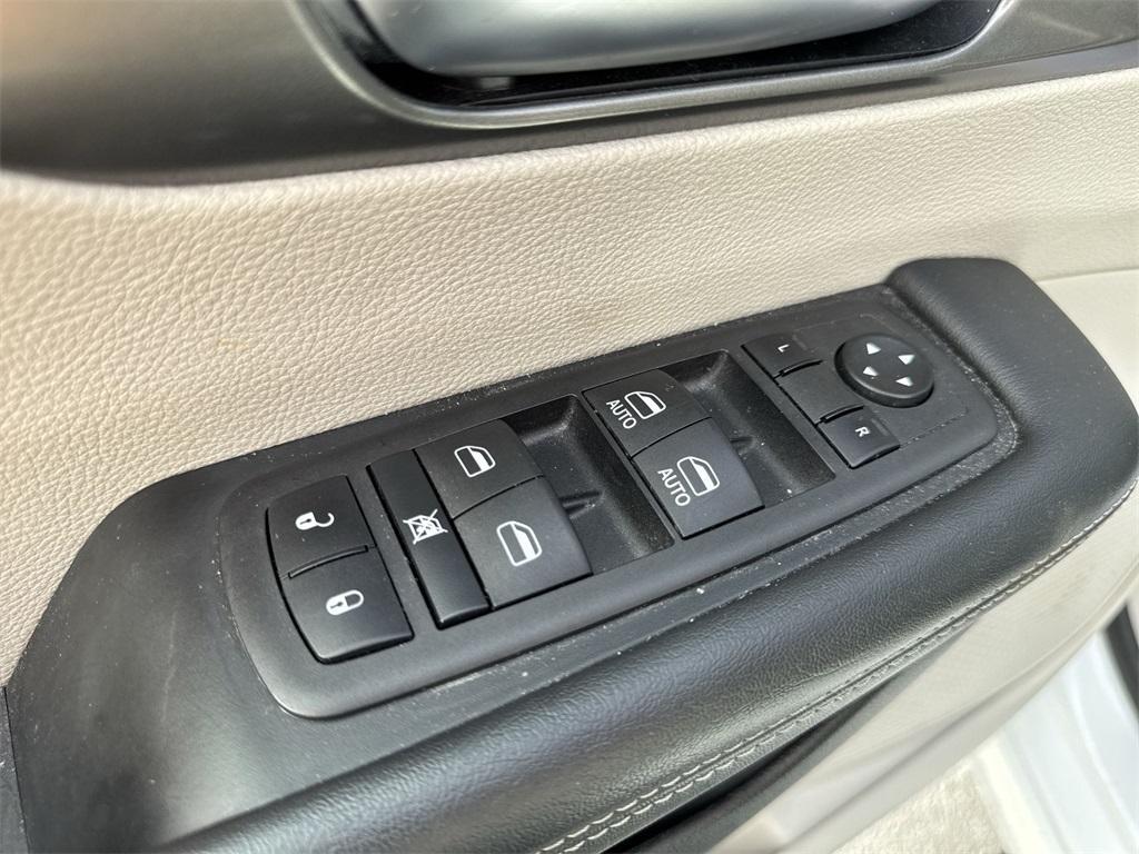 used 2023 Chrysler Pacifica car, priced at $23,995