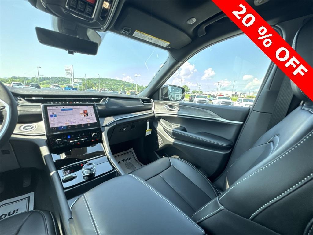 new 2025 Jeep Grand Cherokee L car, priced at $47,004