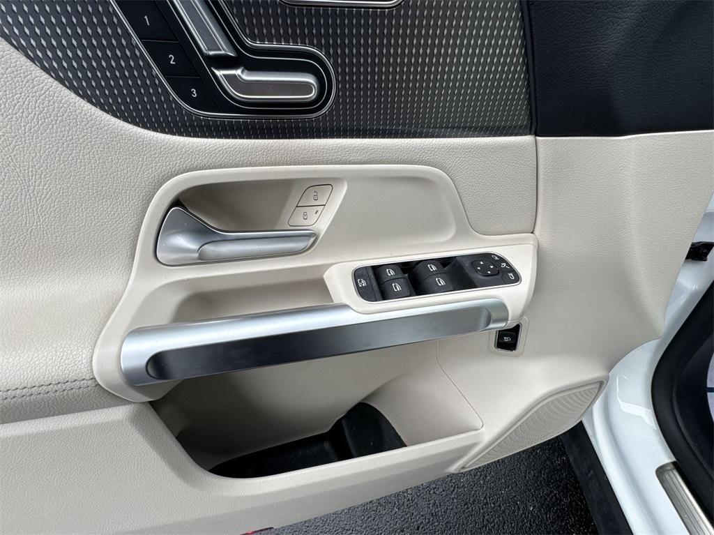 used 2022 Mercedes-Benz GLB 250 car, priced at $28,890
