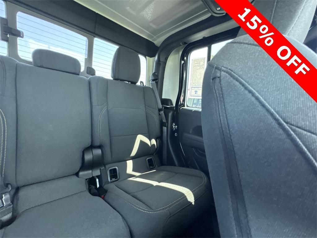new 2025 Jeep Gladiator car, priced at $37,978