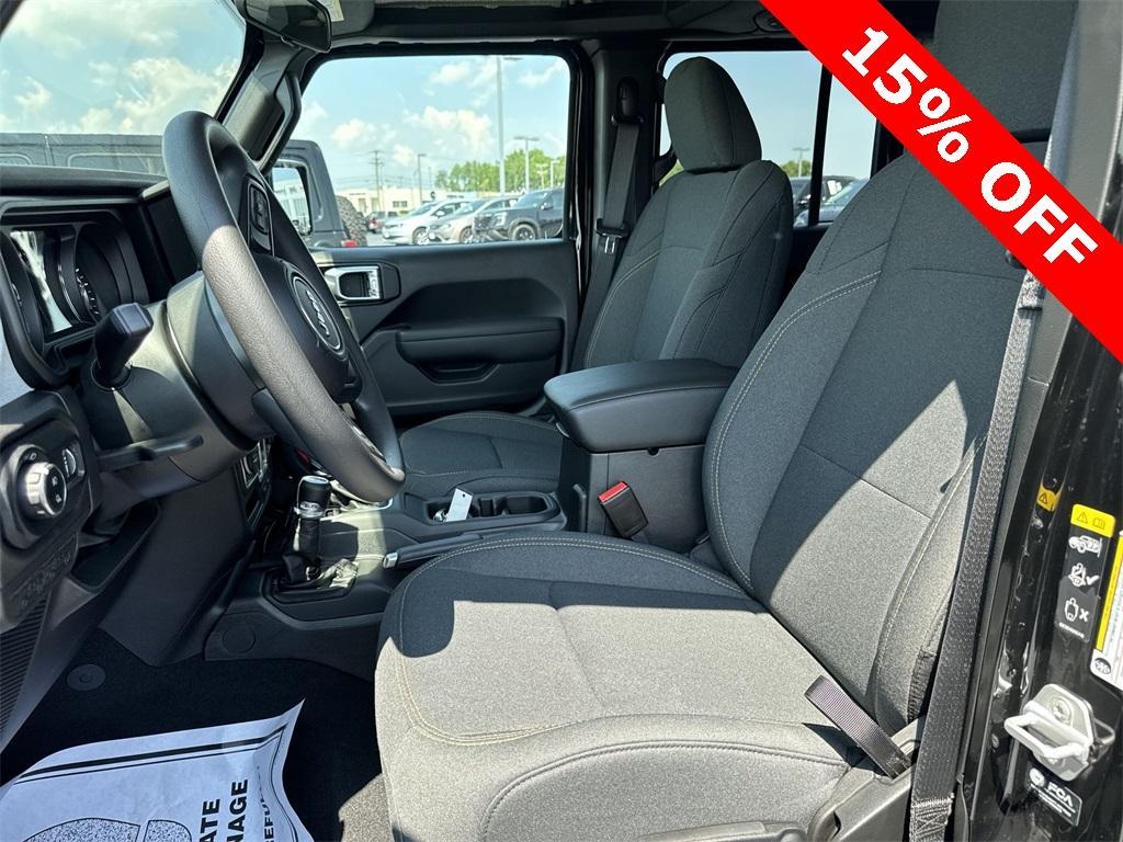 new 2025 Jeep Gladiator car, priced at $37,978