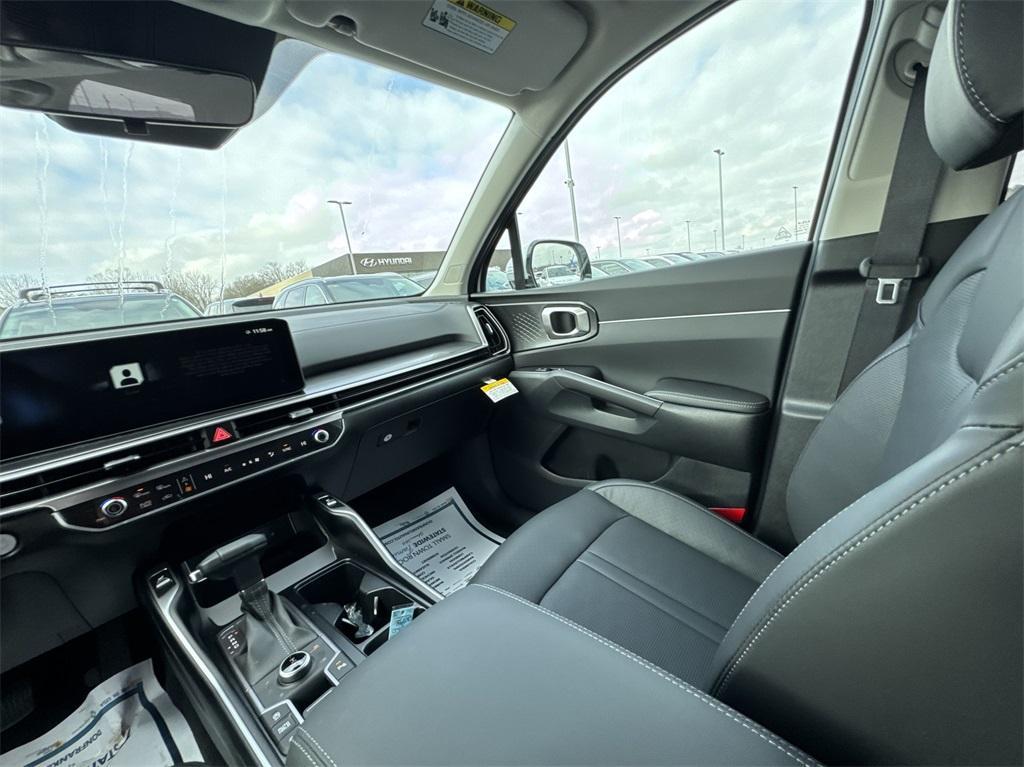 used 2025 Kia Sorento car, priced at $36,985
