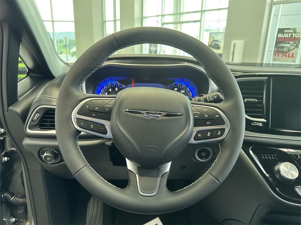 new 2025 Chrysler Pacifica car, priced at $42,247