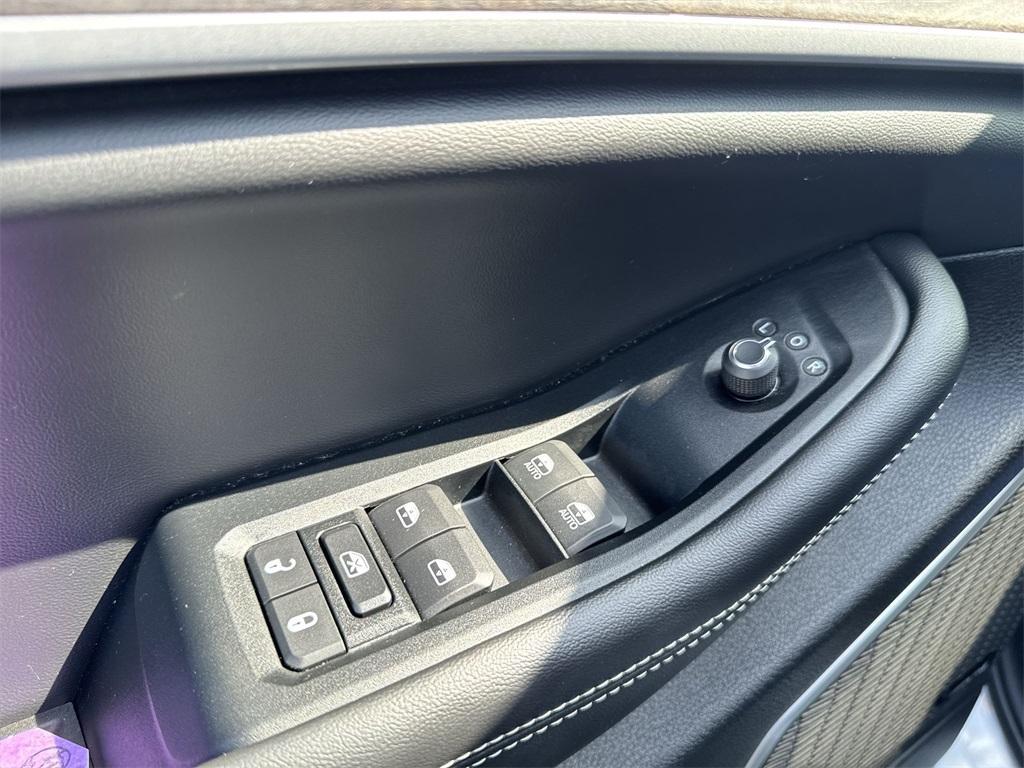 used 2024 Jeep Grand Cherokee car, priced at $37,996