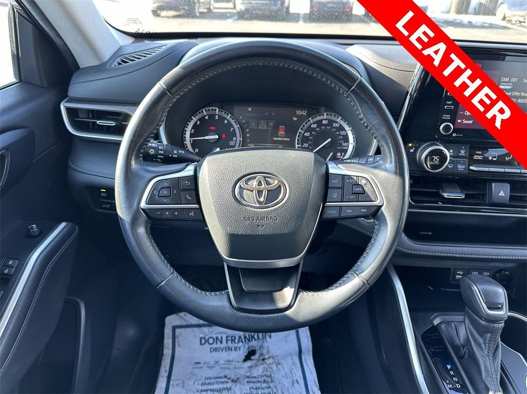 used 2022 Toyota Highlander car, priced at $34,998