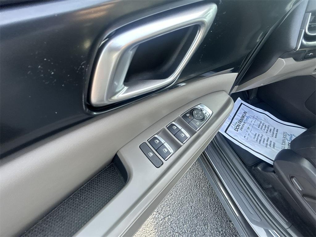 used 2025 Kia Carnival car, priced at $40,160