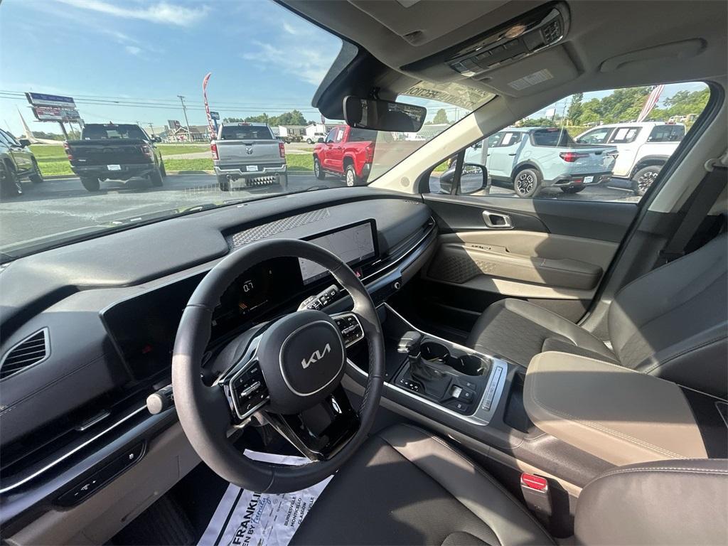 used 2025 Kia Carnival car, priced at $40,160