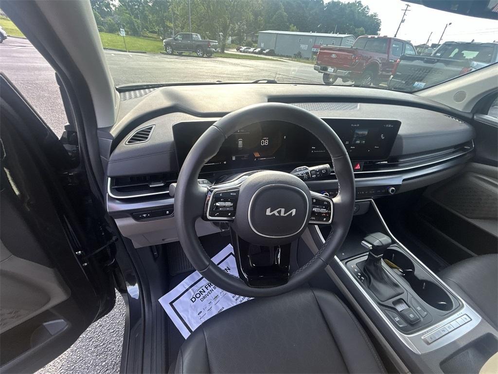 used 2025 Kia Carnival car, priced at $40,160