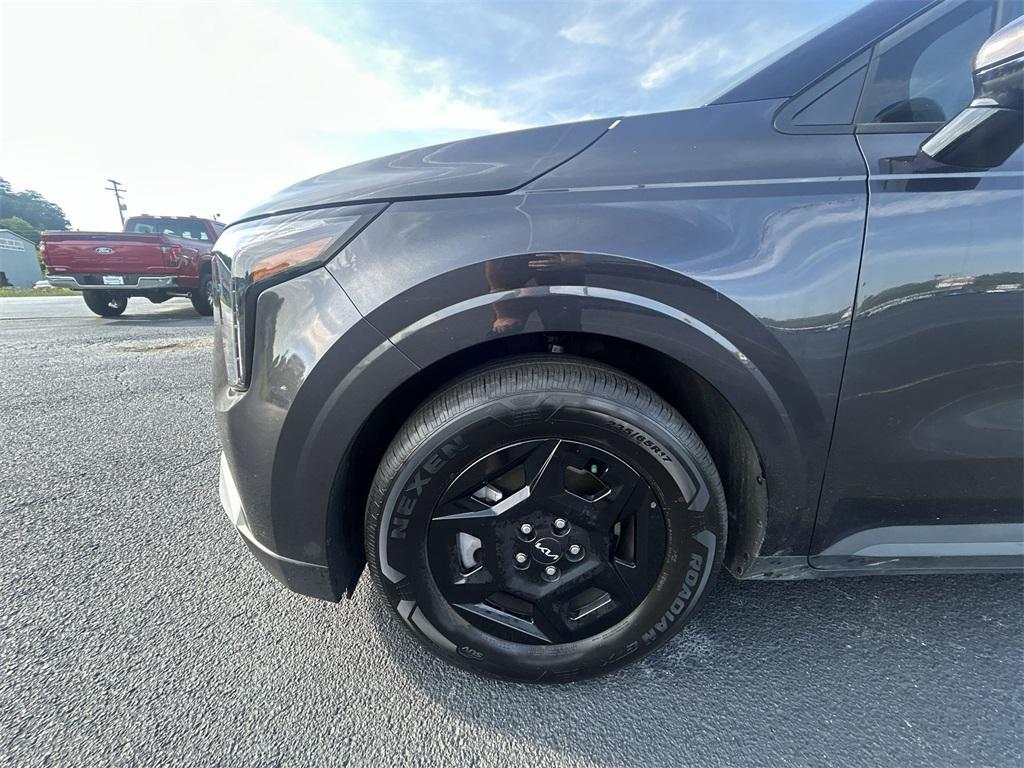 used 2025 Kia Carnival car, priced at $40,160