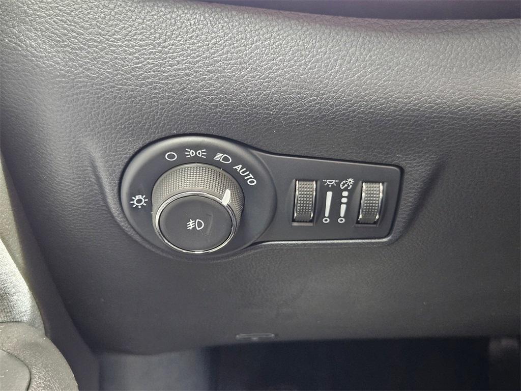 new 2025 Jeep Compass car, priced at $25,993