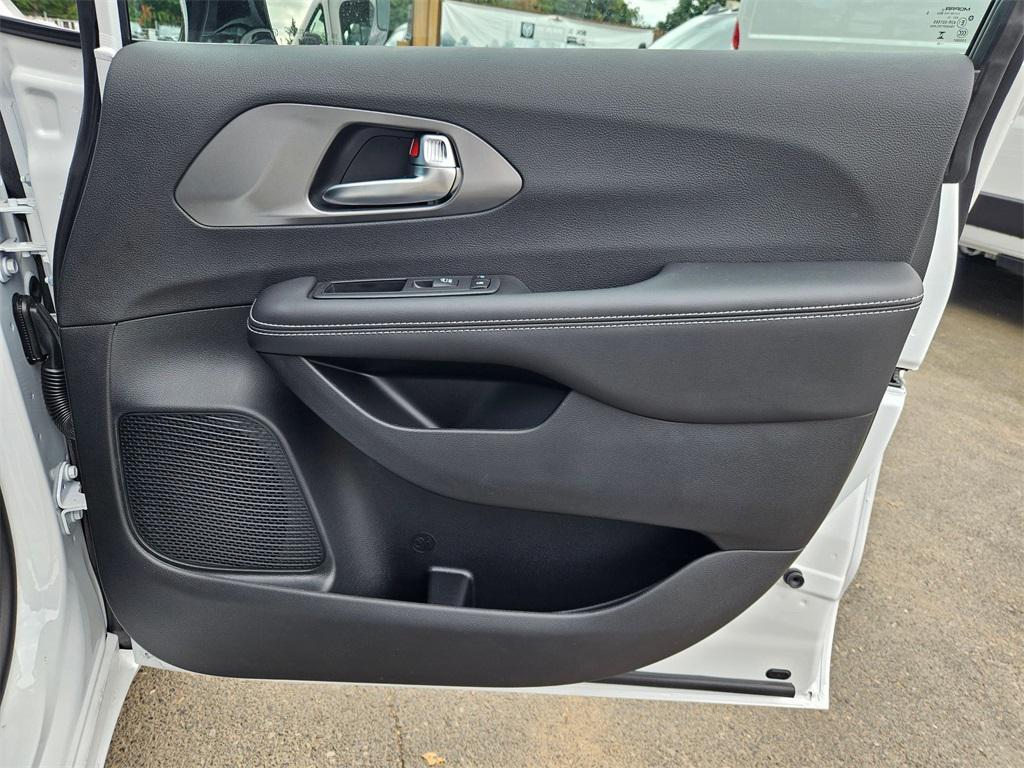 new 2026 Chrysler Pacifica car, priced at $40,743