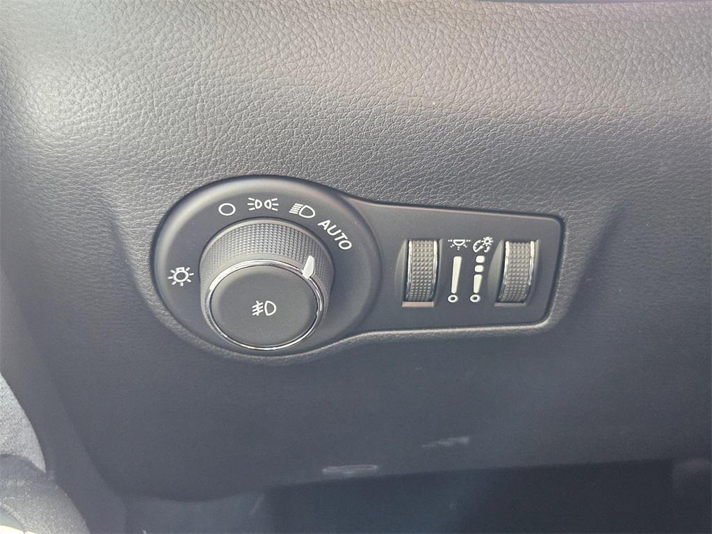 new 2025 Jeep Compass car, priced at $25,993
