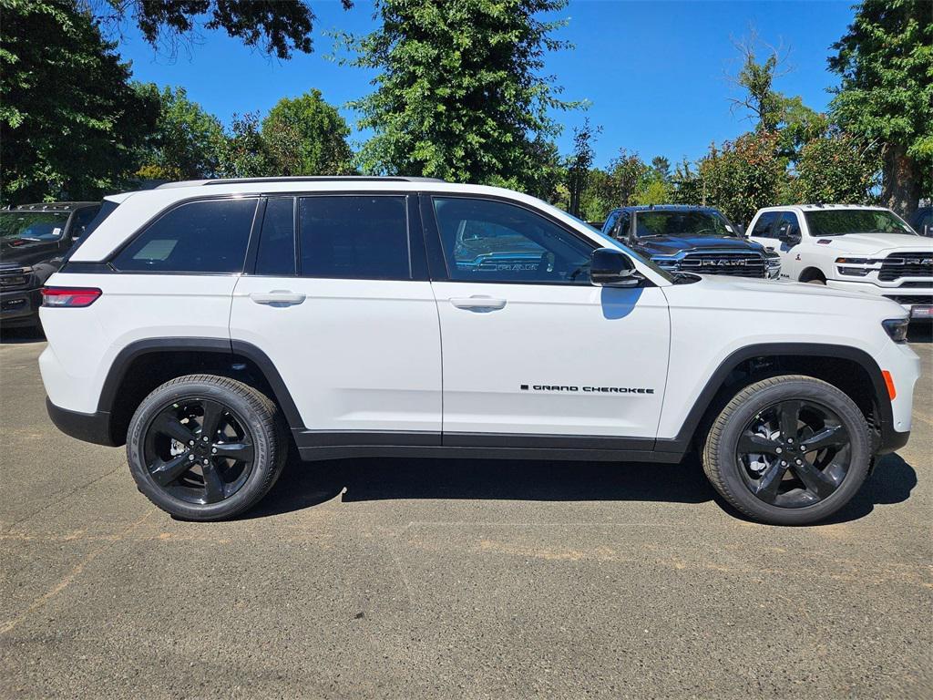 new 2025 Jeep Grand Cherokee car, priced at $47,743