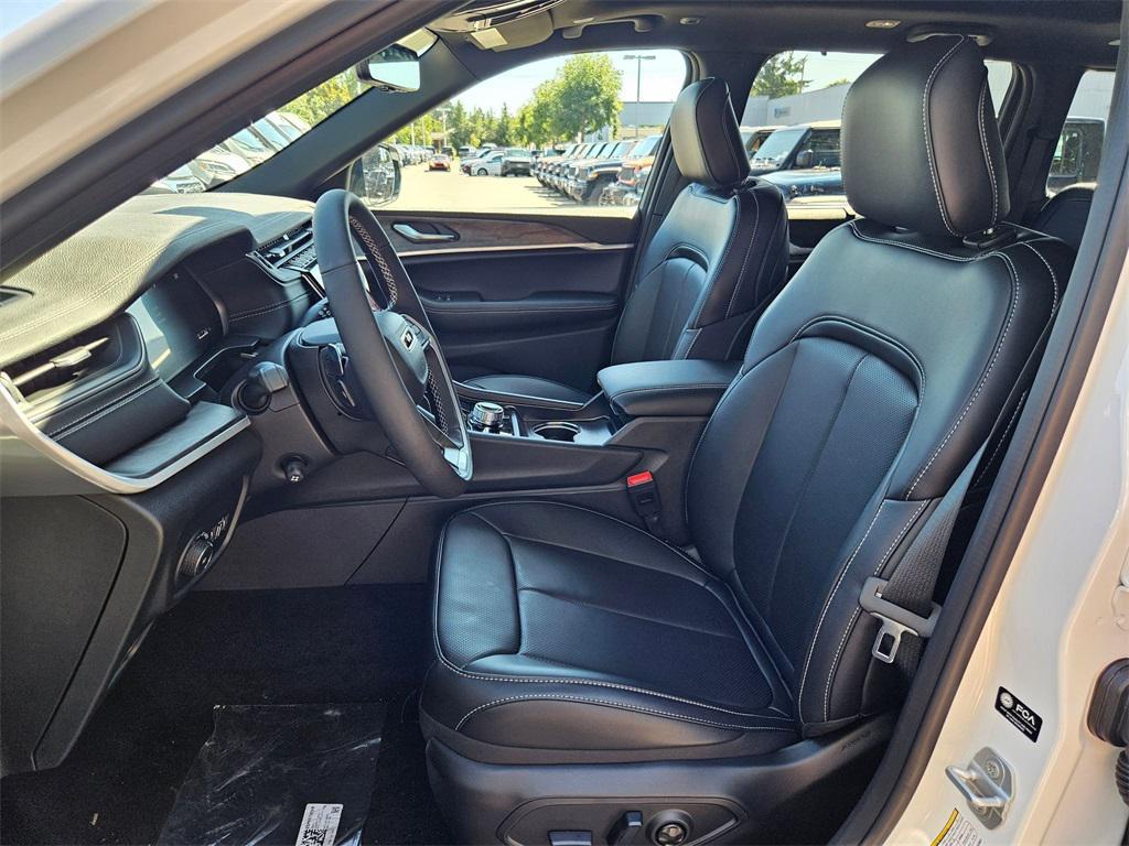 new 2025 Jeep Grand Cherokee car, priced at $47,743