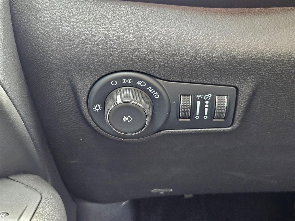 new 2025 Jeep Compass car, priced at $27,993