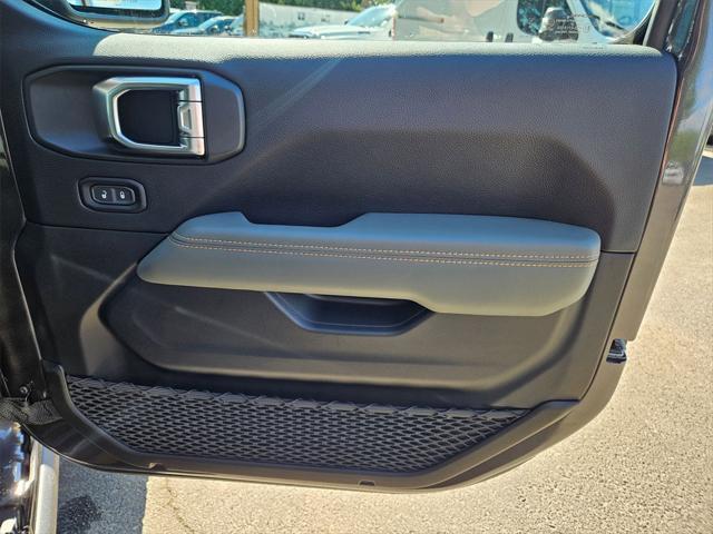 new 2025 Jeep Gladiator car, priced at $51,999