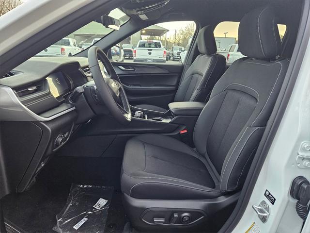 new 2025 Jeep Grand Cherokee car, priced at $35,493