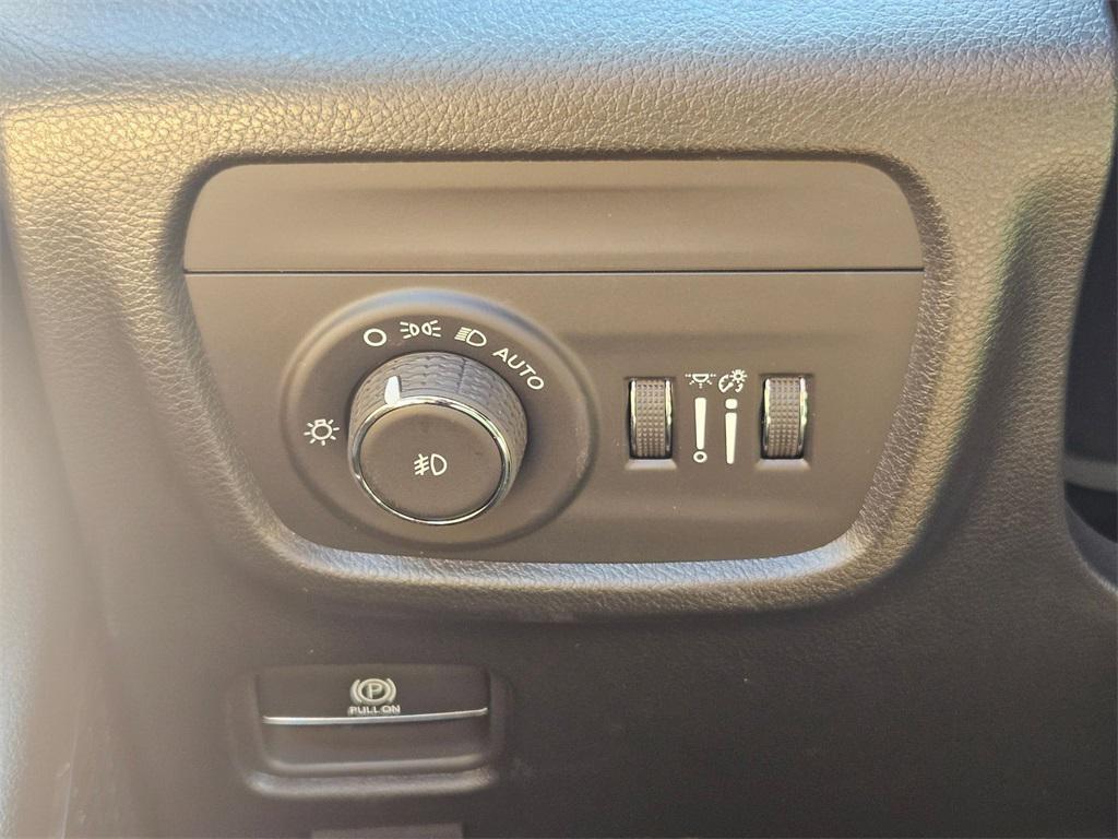 new 2025 Jeep Grand Cherokee car, priced at $57,993